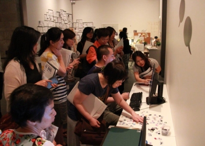 Teachers and educators learnt about the exhibits in the Educators' Tour on June 14, 2014 (Asia Society Hong Kong Center)