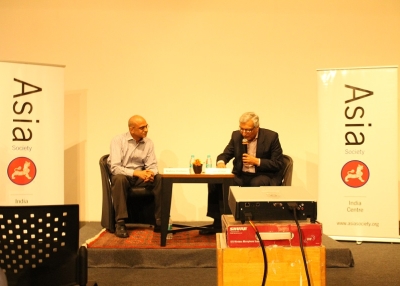 Brahma Chellaney (L) and Kanwal Sibal (R) in Mumbai on April 25, 2014. (Asia Society India Centre)