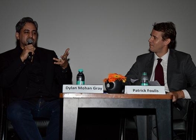 Dylan Mohan Gray, director of "Fire in the Blood" (L) and Patrick Foulis, India Business Editor of The Economist (R), in Mumbai on October 10, 2013. (Asia Society India Centre) 
