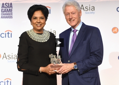 Indra Nooyi and Bill Clinton at the 2018 Asia Society Asia Game Changer Awards.