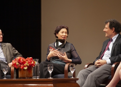 Zha Jianying speaks at Asia Society in New York. 