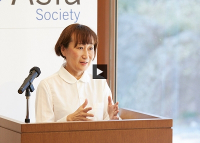 The founder of Art Platform Tokyo, Noriko Kashiwagi on podium