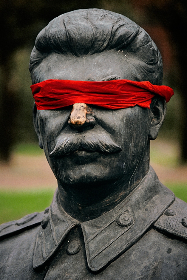 Blindfolded by a child, a statue of Stalin, most feared ruler of the communist era, sits amid other toppled effigies of party leaders now jumbled together in a Moscow park. (©Gerd Ludwig/INSTITUTE)