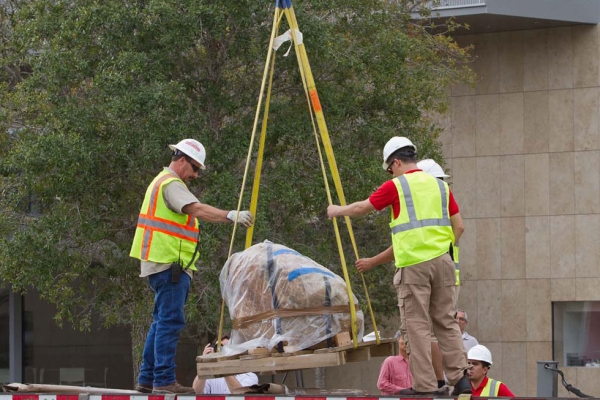 A crane lifts the first element of Relatum – signal, an 1,800-pound stone measuring 28 x 49 x 49 inches. (Richard Carson)