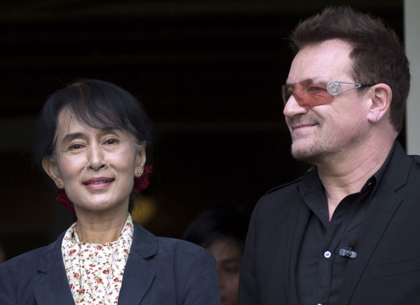 Aung San Suu Kyi (L) and U2 singer Bono arrive on June 18, 2012 for a press conference at the Oslo Forum at Losby Gods in Lorenskog, Norway. (Daniel Sannum-Lauten/AFP/GettyImages)