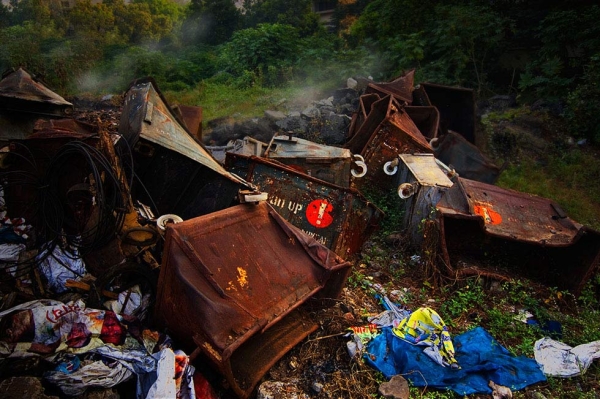 Brihanmumbai Municipal Corporation creates an illegal trash dump. (Jonathan Raa)