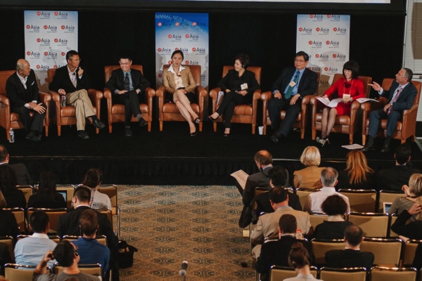 Participants in the 'Investments in U.S. China Co productions: Meet the Chinese Investors' session. L to R: Peter Shiao, CEO Orb Media Group; Wang Lifeng, Partner, Wuxi Jinyu Investment Management; Zhang Zhao, CEO, LeVision Pictures; Ivy Zhong, Vice Chairman, Galloping Horse; Zhao Yifeng, President Huace Media; Jeff Lin, Managing Director, Strategic Bang Group; Liu Yuan, Co-chair, China Mainstream Media; Bennett Pozil, Executive Vice President, East West Bank. (Molly Ann/Asia Society)