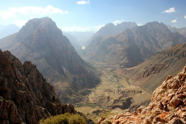 A panoramic view of the Fann Mountains of northwest Tajikistan on September 24, 2012. (erh1103/Flickr)