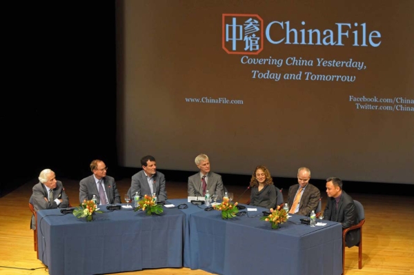 L to R: Seymour Topping, Fox Butterfield, Nicholas Kristof, Arthur Ross Director of Asia Society's Center on U.S.-China Relations, Orville Schell, Elisabeth Rosenthal, Joseph Kahn and Edward Wong. (Elsa Ruiz/Asia Society)