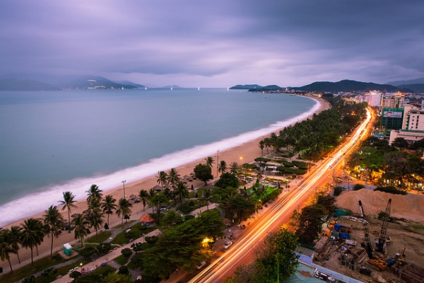 As the day comes to an end, the traffic zips by in Nha Trang, Vietnam on March 1, 2013. (anhgemus/Flickr)