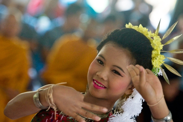 A young Thai girl adorned in flowers performs a cultural dance in Nakhon Ratchasima Province, Thailand on March 13, 2013. (U.S. Pacific Air Forces/Flickr)