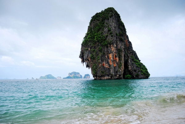 A striking rock crops up from the blue waters in Thailand on May 21, 2013. (Travel Photo/Flickr)