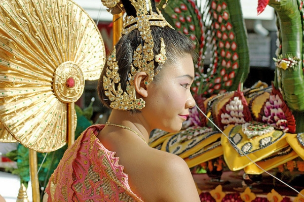 A woman dressed in sparkling finery attends a parade in Pattaya, Thailand on June 19, 2013. (C C/Flickr)