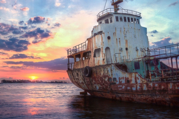 Sunset over the rusty hull of a derelict ship beached off the coast of the city of Makassar, Indonesia on August 4, 2013. (Onny Carr/Flickr)
