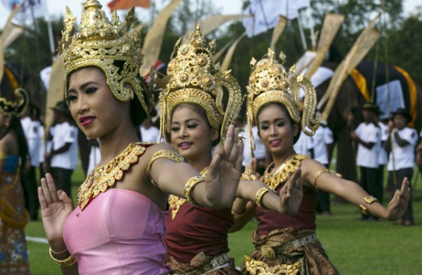 Thai dancers perform during an opening ceremony for the King's Cup Elephant Polo tournament in Hua Hin, Thailand on August 28, 2013. (Paula Bronstein/Getty Images)