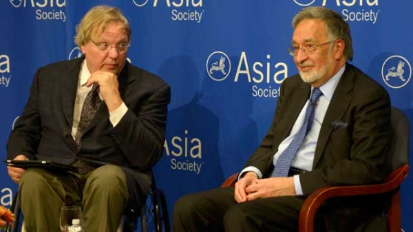 Afghanistan Foreign Minister Dr. Zalmai Rassoul (R) and journalist John Hockenberry at Asia Society New York on September 24, 2013. (Elsa Ruiz/Asia Society)