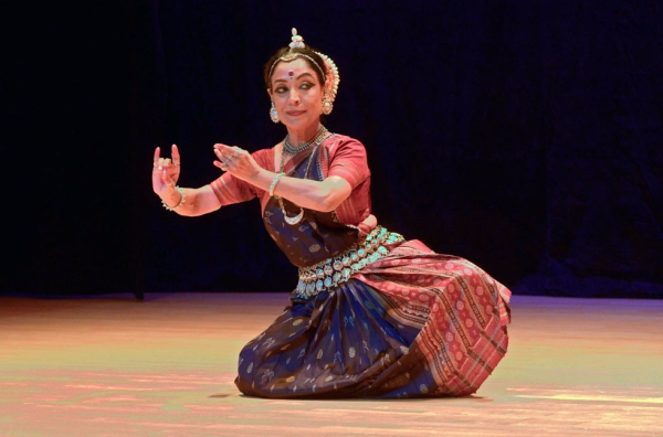 Madhavi Mudgal on stage at Asia Society New York on Oct. 1, 2013. (Elsa Ruiz/Asia Society)