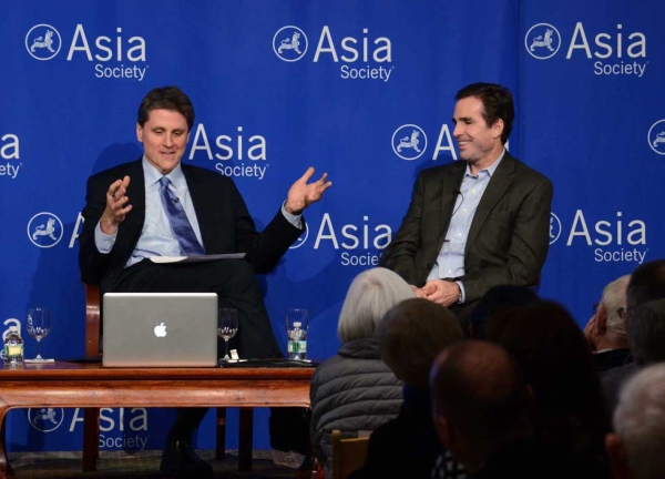 Asia Society Vice President Tom Nagorski (L) with Bob Woodruff on Jan. 22, 2014. (Craig Chesek/Asia Society)