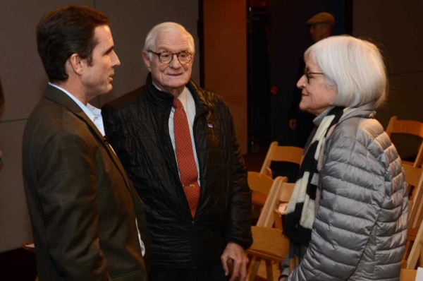 Bob Woodruff (L) with Asia Society President Emeritus Nicholas Platt (C) and Sheila Platt on Jan. 22, 2014. (R). (Craig Chesek/Asia Society)