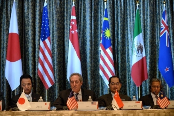 U.S. trade representative Michael Froman (2nd L), Japan Minister of Economic and Fiscal Policy Akira Amari (L), Malaysian Minister of International Trade and Industry Mustapa Mohamed (R) and Singapore Minister for Trade and Industry Lim Hng Kiang (2nd R) attend a press conference at the Trans-Pacific Partnership (TPP) ministerial meeting in Singapore on February 25, 2014. Asia Pacific trade ministers began a fresh round of talks in Singapore February 22 for a huge US-led Pacific free trade area, hoping to c