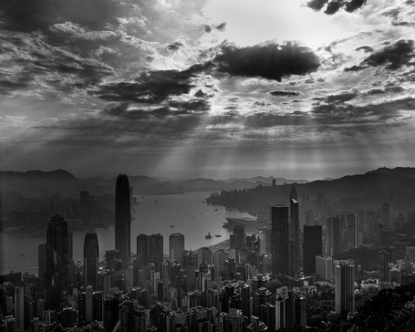 The sun shines on the central business district in Hong Kong on May 7, 2014.  (november-13/Flickr)