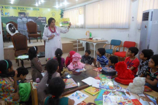 Shown here in a local classroom, Nazar has made educational outreach, including workshops and lectures, a regular part of her practice for decades. (Gogi Studios)
