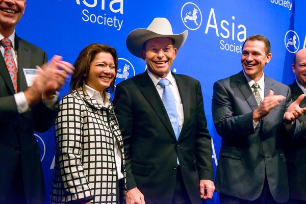 Australian Prime Minister Tony Abbott (C) enjoys some local flavor in Houston with Bonna Kol, Executive Director of Asia Society Texas on June 13, 2014. (Jeff Fantich)