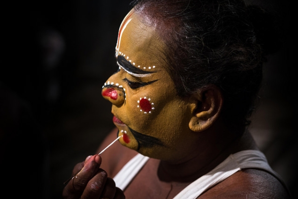 A street performer painstakingly paints his face in vibrant colors in Chennai, India on January 12, 2015. (Ramesh SA/Flickr)