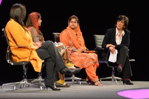 Humaira on stage with Sharmeen Obaid-Chinoy and Cristiane Amanpour
Photo credits: Dream Foundation Trust