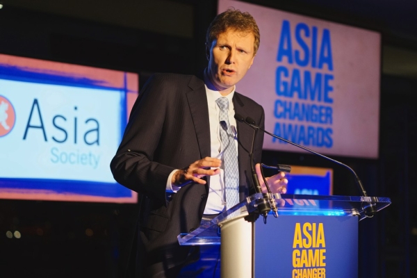 Asia Society Trustee Stephen Bird speaks at the 2015 Asia Game Changers award ceremony on October 13. (Jamie Watts/Asia Society)
