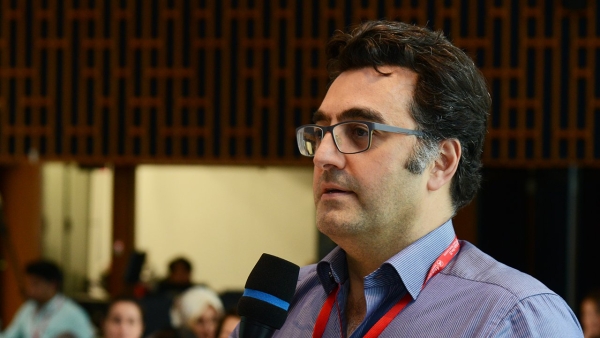 In this video, the journalist Maziar Bahari conducts a question-and-answer session in Hong Kong on December 3, 2015.