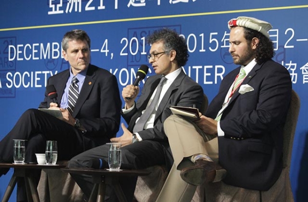 Tom Nagorski (L) speaks with Asia 21 leaders Saad Mohseni and Faiysal AliKhan (R) at the Asia 21 Summit in Hong Kong. (Tahiat Mahboob/Asia Society)