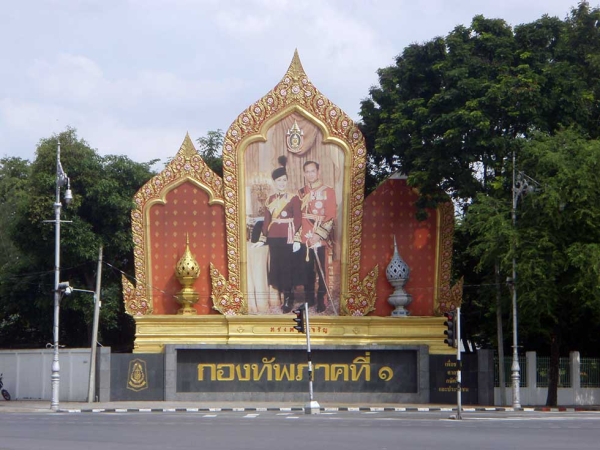 A roadside sign in Bangkok, Thailand depicts King Bhumibol Adulyadej and Queen Sirikit Kitiyakara. (Sheep"R"Us/Flickr)