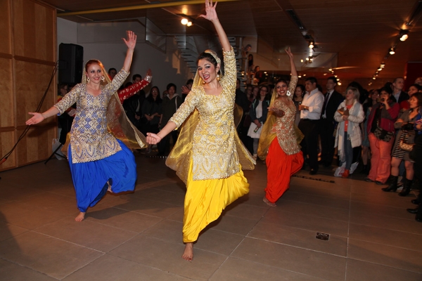 On May 1, more than 1,000 people visited Asia Society to help kick off Asian Pacific American Heritage Month with a celebration featuring dancing from NYC Bhangra, drinks, and Korean BBQ. (Ellen Wallop/Asia Society)
