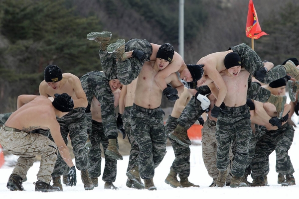 U.S. Marines from 3rd Marine Expeditionary force deployed from Okinawa, Japan, participate in a winter military training exercise with South Korean soldiers on January 28, 2016 in Pyeongchang, South Korea. (Chung Sung-Jun/Getty)