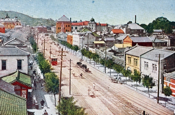 "View of Nantai Street, Keijo." 1915-1930. (Hinode Shoko/New York Public Library)