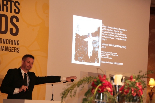 2016 Asia Arts Awards auctioneer Ian McGinlay, Senior Director of Asia & Head of Client Development at Sotheby’s, offers a print by ChimPom during the live auction.