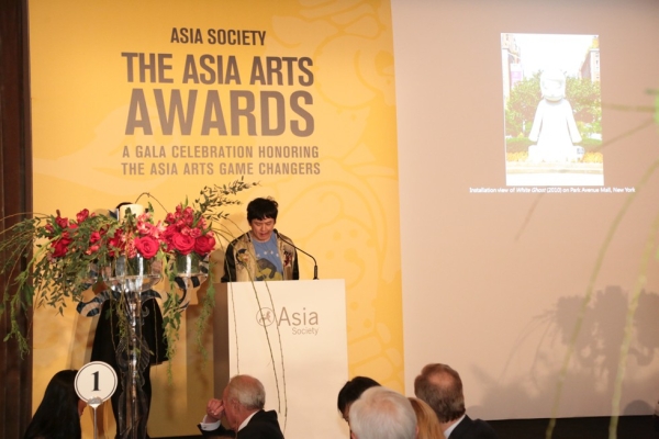 2016 Asia Arts Awards honoree Yoshitomo Nara accepts his award.