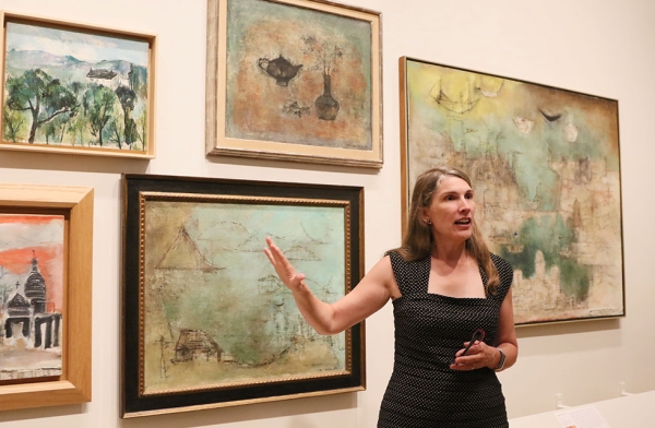 Dr. Ankeney Weitz the Ellerton M. and Edith K. Jetté Professor of Art, Colby College and cocurator of 'No Limits: Zao Wou-Ki' leads a group of members on a tour of the exhibition in New York on September 12, 2016. (Ellen Wallop/Asia Society)