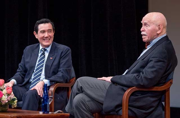 Ma Ying-jeou (L) speaks with Jerome Cohen at Asia Society in New York on March 1, 2017. (Sasha Schell)