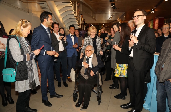 Exhibition opening attendees welcome special guest and 2016 Asia Society Game Changer, architect I.M. Pei in New York on March 6, 2017. (Ellen Wallop/Asia Society)