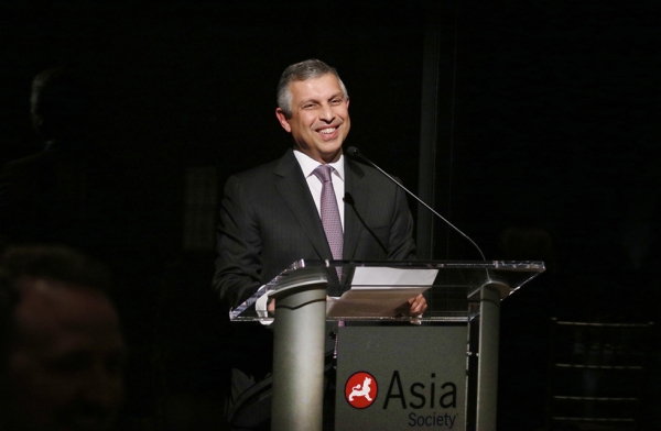 Ambassador Ashok Kumar Mirpuri gives remarks during the dinner celebrating “Secrets of the Sea: A Tang Shipwreck and Early Trade in Asia” in New York on March 6, 2017. (Ellen Wallop/Asia Society)