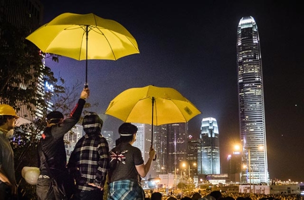 Protestors hold umbrellas during Hong Kong's 2014 Umbrella Movement. (Studio Incendo/Flickr)