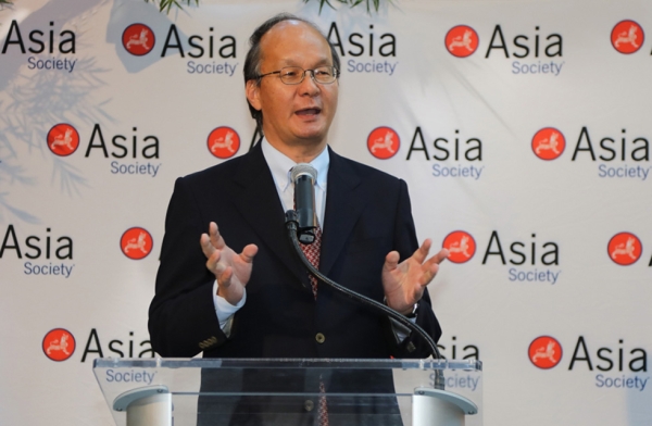 Ambassador Reiichiro Takahashi, consul general of Japan in New York, gives opening remarks at Asia Society New York on June 27, 2017. (Ellen Wallop/Asia Society)
