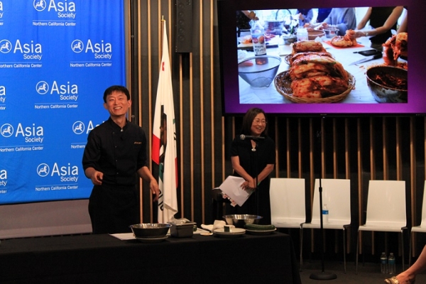 Chef Nick Yoon of Surisan SF makes a joke before demonstrating how to devein a shrimp for Rainbow Shrimp Salad. (Alexander Kwok/Asia Society)