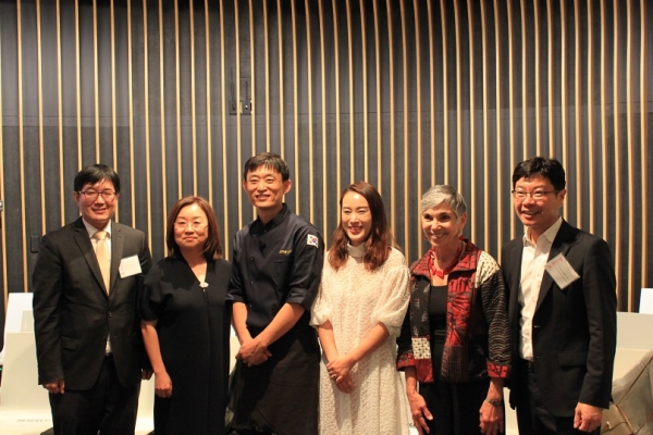 The Chefs, translator and moderator pose with members of the Consulate General of the Republic of Korea in San Francisco (Alexander Kwok/Asia Society)