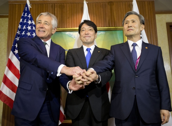 U.S. Defense Secretary Chuck Hagel (L) meets with South Korean Defense Minister Kim Kwan-jin (R) and Japanese Defense Minister Itsunori Onodera (C) May 31, 2014 in Singapore. Hagel traveled to Singapore to attend the 13th Asia Security Summit. (Pablo Martinez Monsivais/Getty Images)