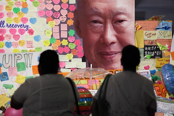 Hospital staff mourn the passing of former Prime Minister Lee Kuan Yew outside the Singapore General Hospital on March 23, 2015. (Suhaimi Abdullah/Getty Images)