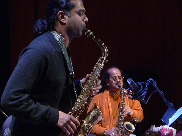 Rudresh Mahanthappa (L) and Kadri Gopalnath perform at Asia Society in New York in November 2007. (La Frances Hui/Asia Society)
