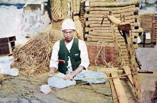 "Straw mat maker." 1915-1930. (Hinode Shoko/New York Public Library)
